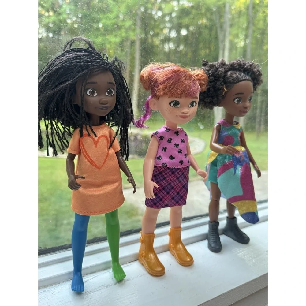 Lot of 4 Karma's Karma World Dolls - Dressed Lot Of 3